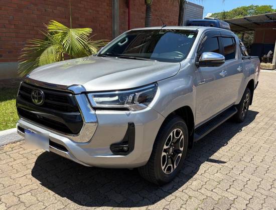 TOYOTA HILUX 2.8 D-4D TURBO DIESEL CD SRX 4X4 AUTOMÁTICO